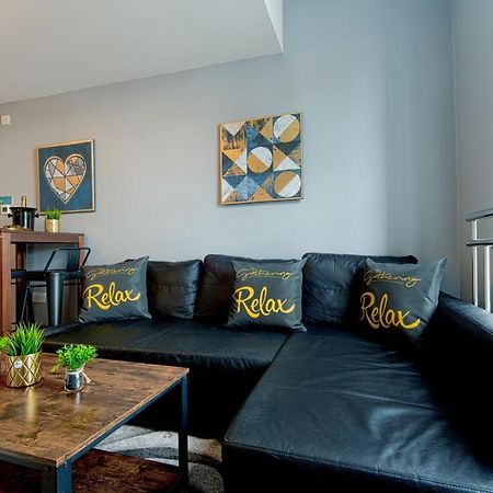 The Penthouse Gathering - Town Centre - Sleeps Up To 16 Wrexham Esterno foto