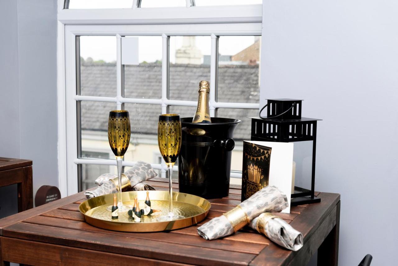 The Penthouse Gathering - Town Centre - Sleeps Up To 16 Wrexham Esterno foto