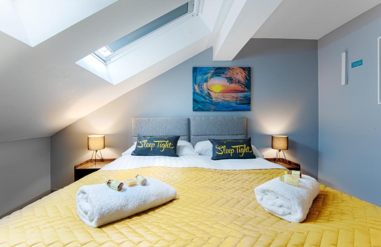 The Penthouse Gathering - Town Centre - Sleeps Up To 16 Wrexham Esterno foto