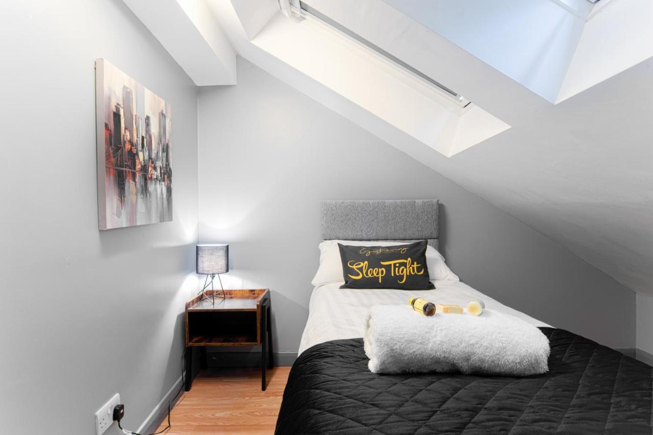 The Penthouse Gathering - Town Centre - Sleeps Up To 16 Wrexham Esterno foto