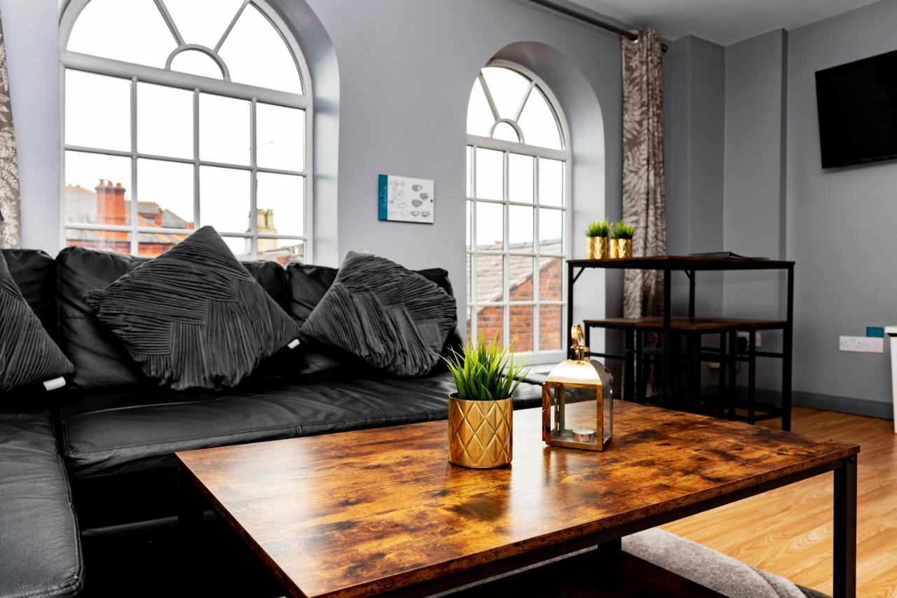 The Penthouse Gathering - Town Centre - Sleeps Up To 16 Wrexham Esterno foto