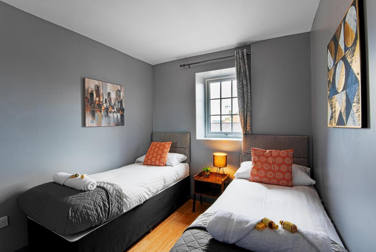 The Penthouse Gathering - Town Centre - Sleeps Up To 16 Wrexham Esterno foto