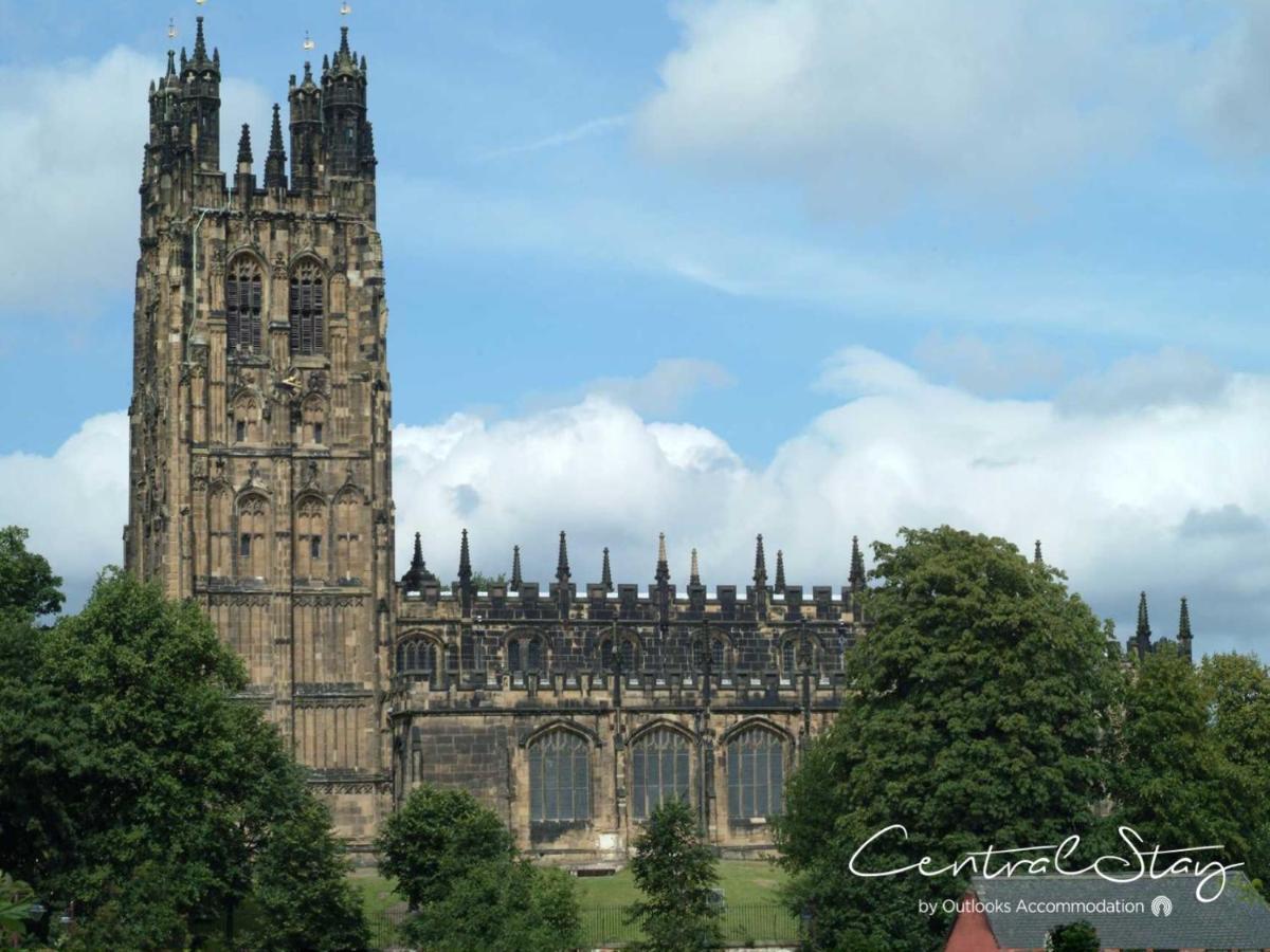 The Penthouse Gathering - Town Centre - Sleeps Up To 16 Wrexham Esterno foto