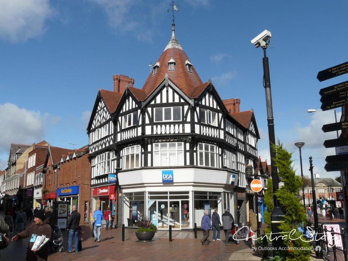 The Penthouse Gathering - Town Centre - Sleeps Up To 16 Wrexham Esterno foto
